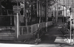 神社の裏路地