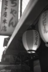 縦写の「灯る提灯」（汗