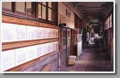 廃校木造校舎の廊下