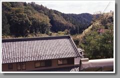 ぽつんと立派な一軒家！