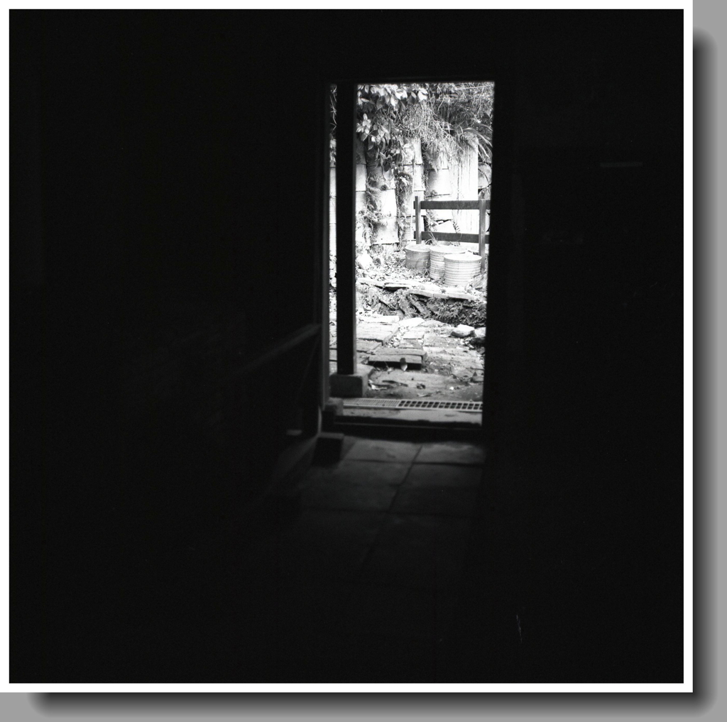 引き戸を開けると…