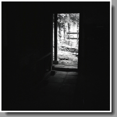 引き戸を開けると…