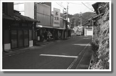 旧街道の書店