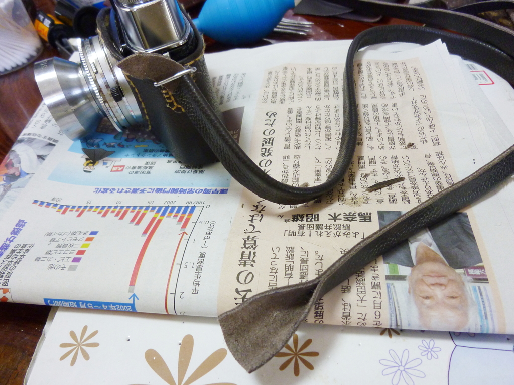 同じ革でストラップ制作