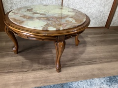 玄関入った室内へ