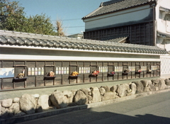 雛人形の瓦塀