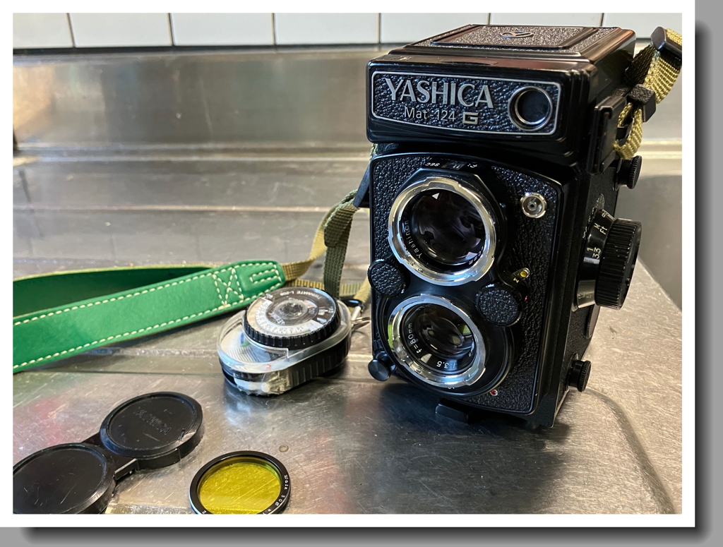 さぁ、試写のフィルムを入れようか…