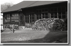 薪が積まれた登り窯元