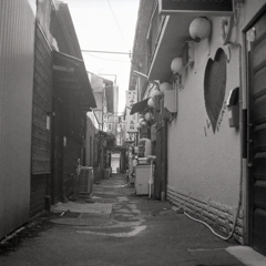 ハート窓の路地裏