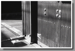 下街道沿いの門塀