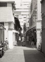 ビル街の小さな路地