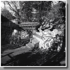 とある家の焼物の玄関