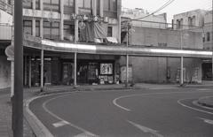 昼食は駅横の加登屋さんへ
