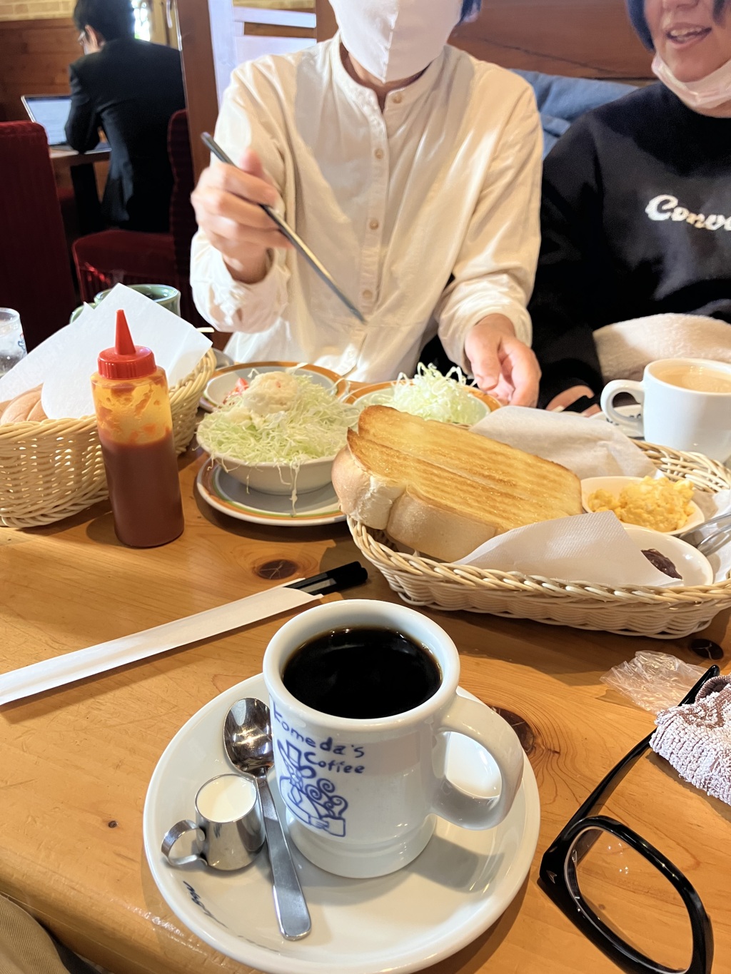 サラダは山分け