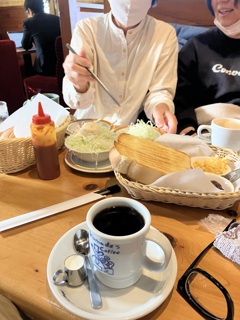 サラダは山分け
