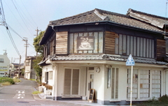 角の瓦カフェ