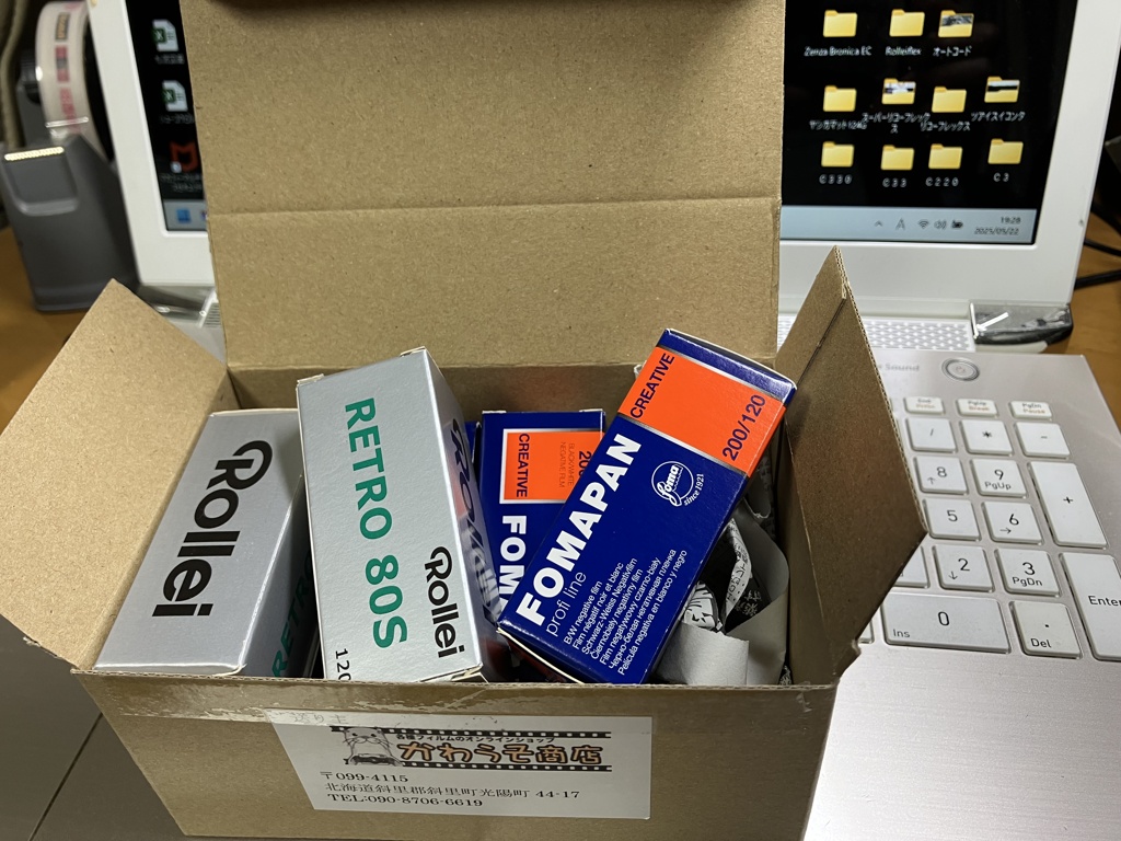 フィルム届きましたぁ～って、またモノクロかいっ！
