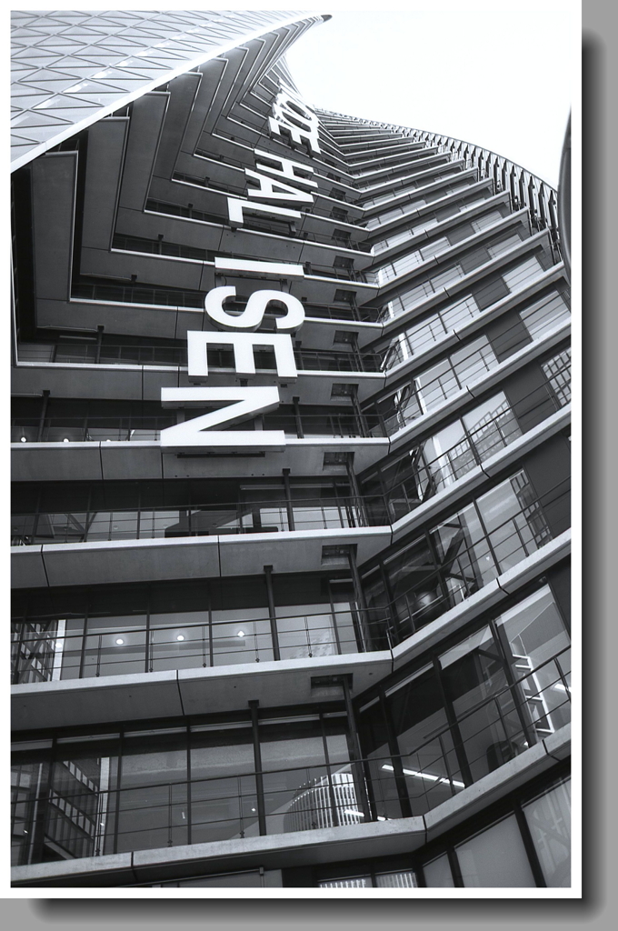 見上げるMODE HAL