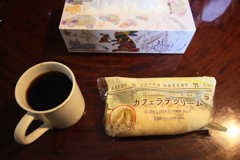 菓子パンとストロングドリップ珈琲
