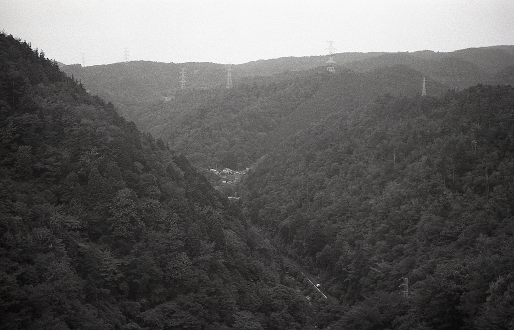 小里川ダムからの山風景