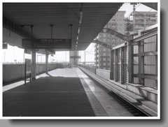 PEN片手に、とある日の昼下がりのホーム