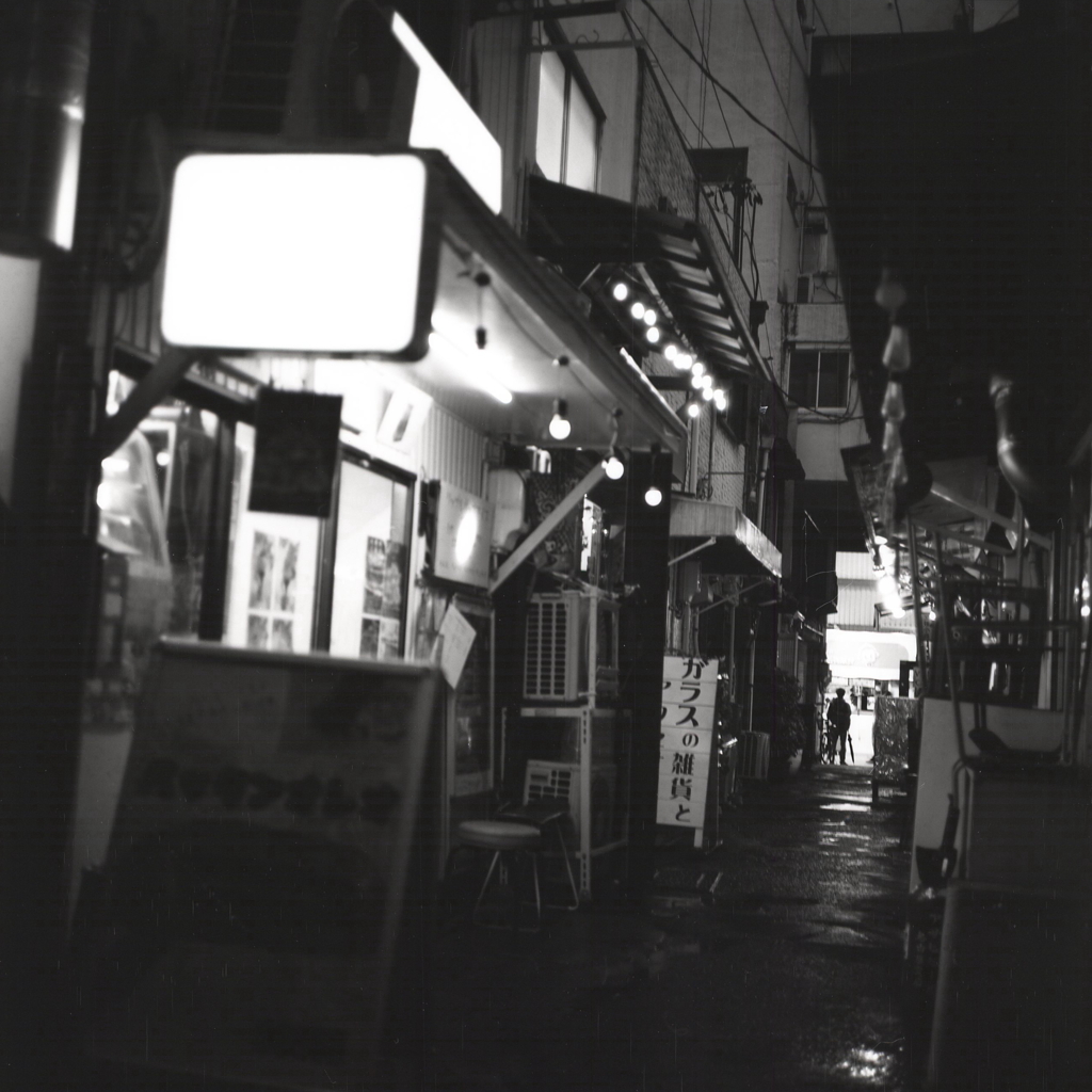 雨の大須横路地探訪