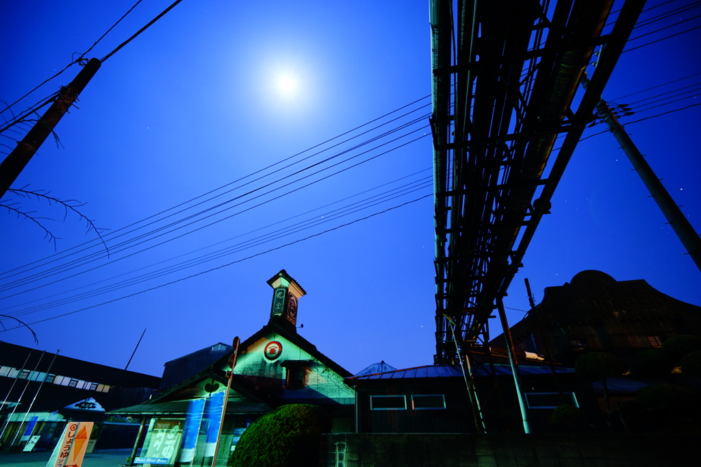 小豆島　夜のマルキン工場１