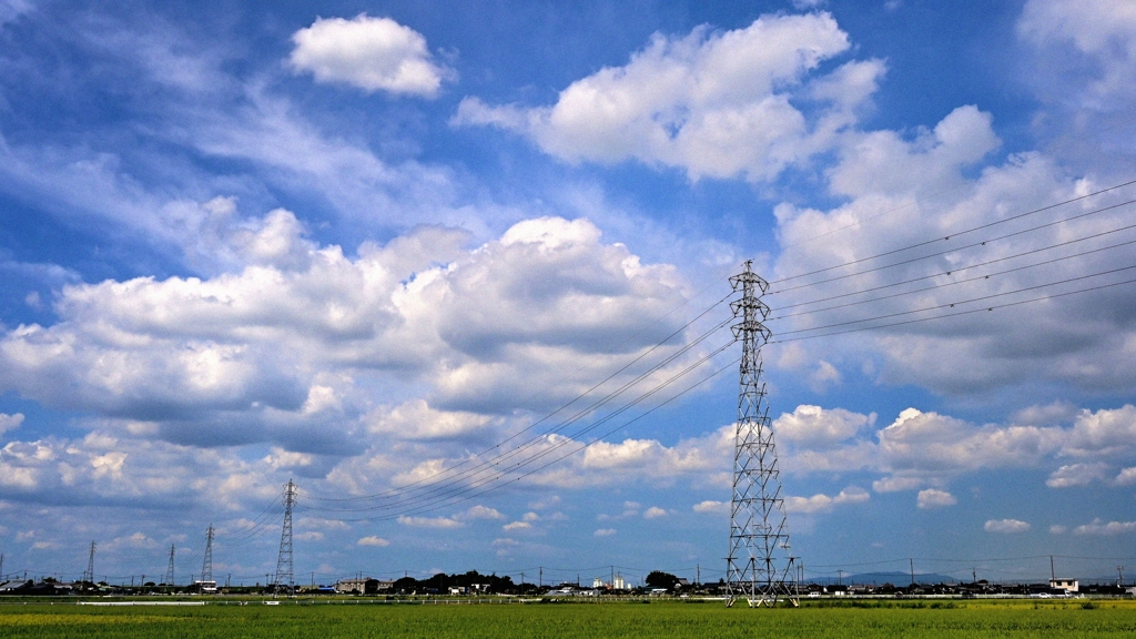 夏雲送電線