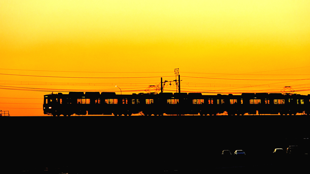 夕焼け電車　それぞれの窓