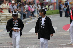 祭りの少女たち