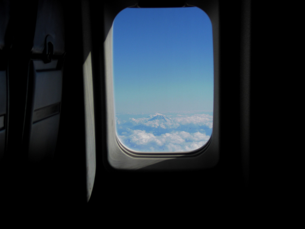 機上から臨む富士