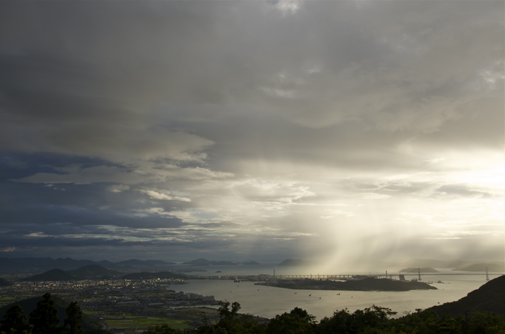 雨上がりの瀬戸大橋