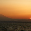 夕日を眺める富士