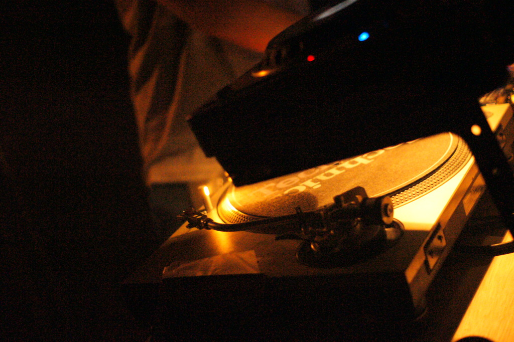 DJ 001