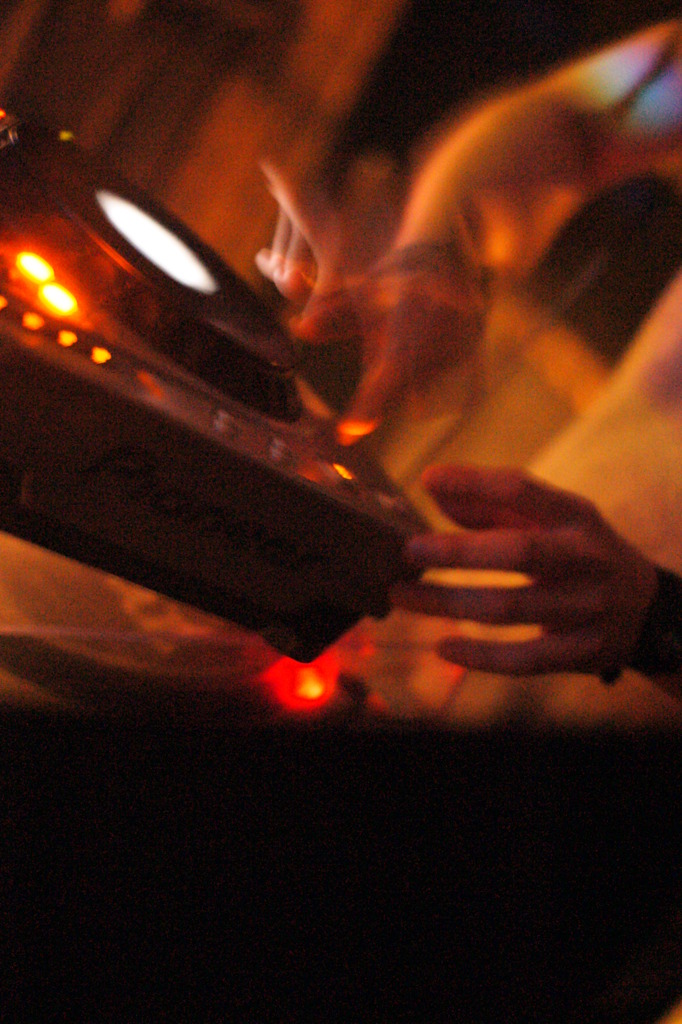 DJ 002