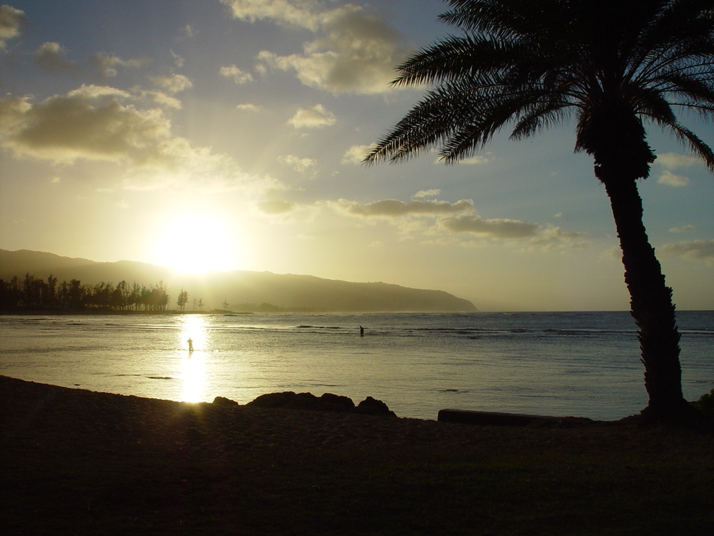 The setting sun of Haleiwa