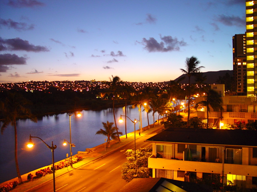 daybreak of the ala wai canal