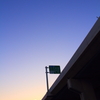 夕暮れ時の高速道路