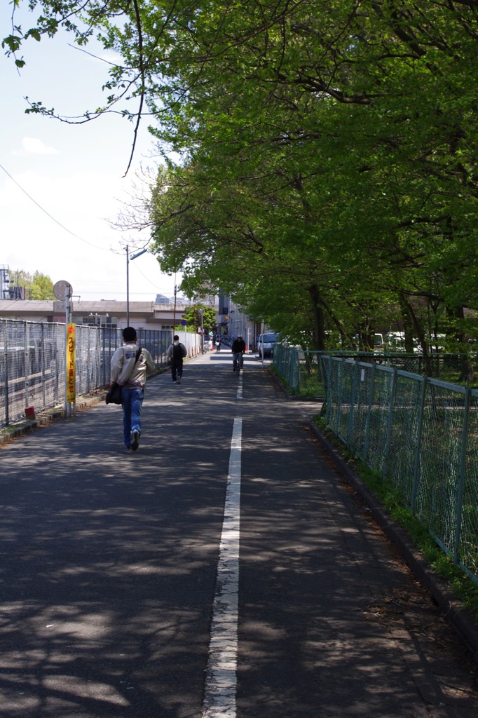 西国分寺駅前のわき道