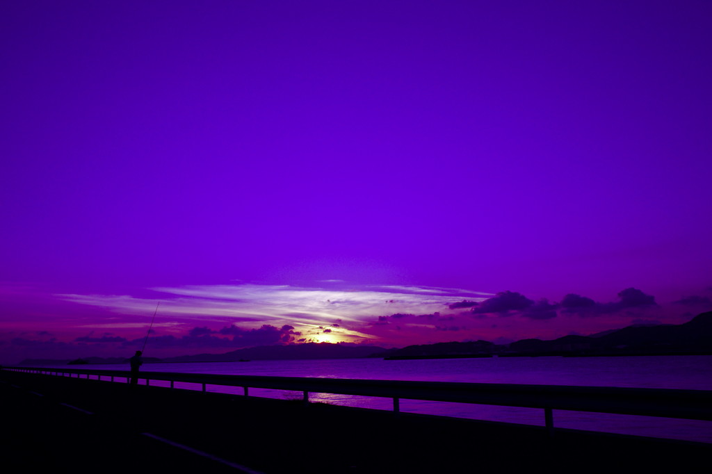 釣り人と夕日の戯れ