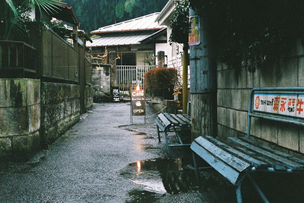 路地裏の森永ホモ