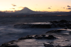 岩と富士山