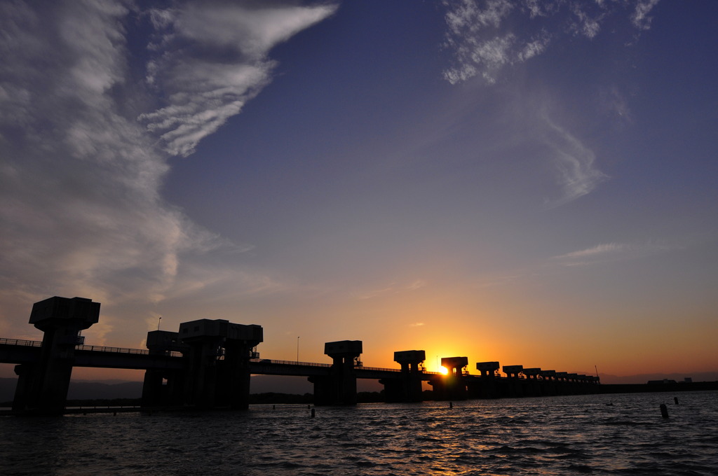 馬飼大橋初の夕日