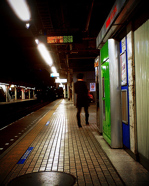 夜の品川駅