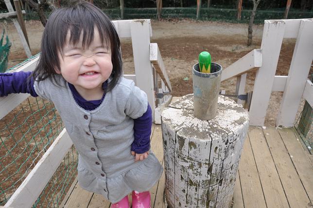 滑り台の上で