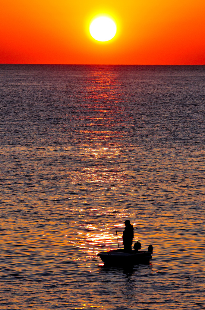 夕日と釣人