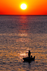 夕日と釣人