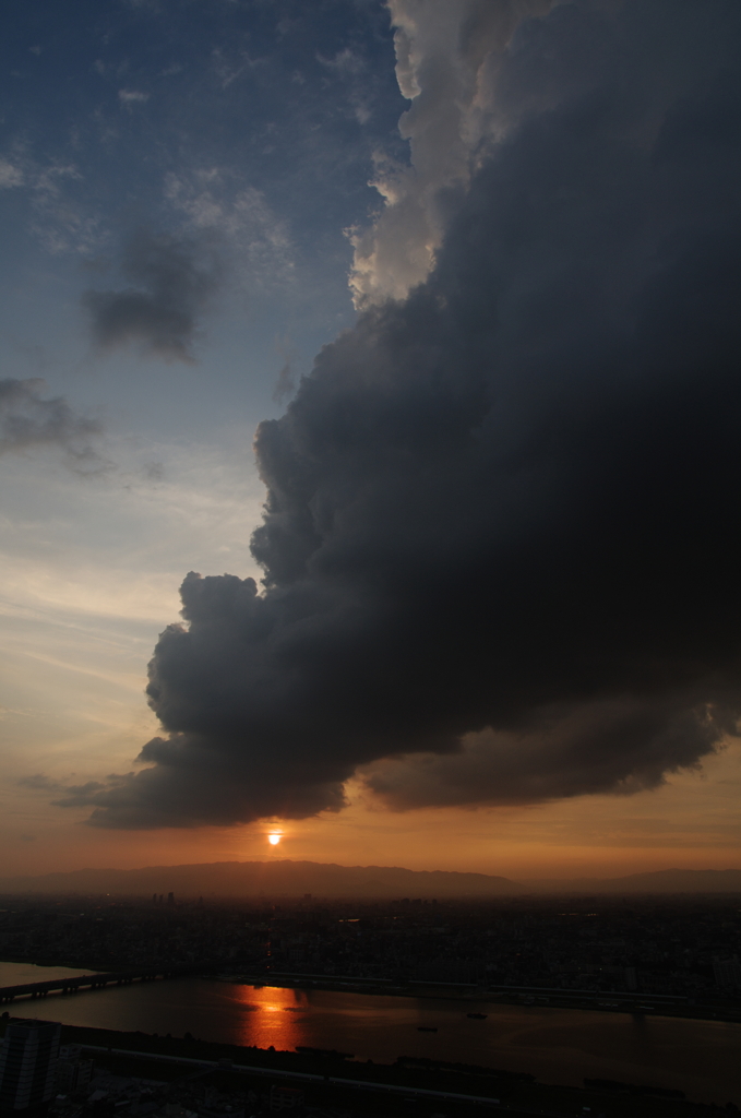 間もなく雨。