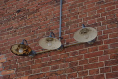 ３