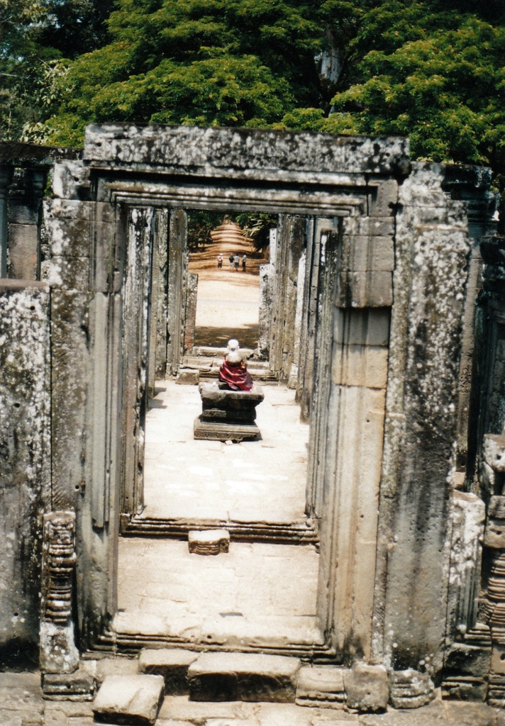 ＴＨＥ　ＤＯＯＲ